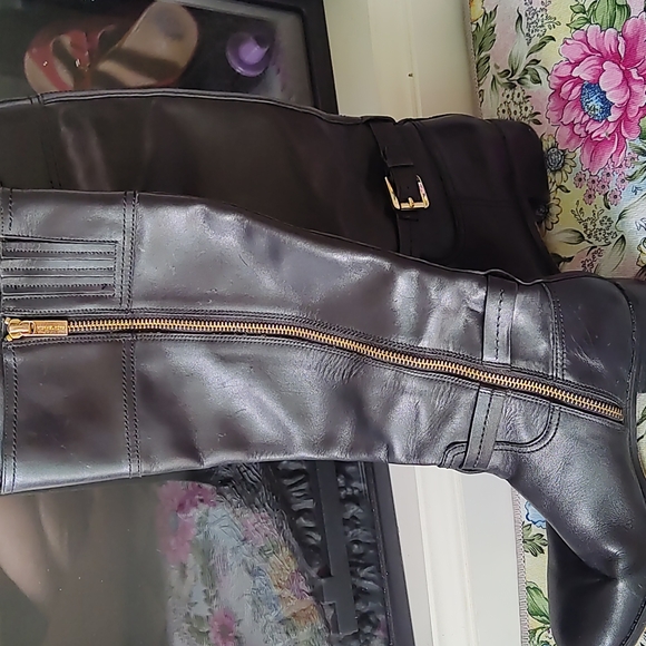 Boot - Picture 3 of 6